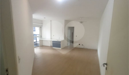 Apartamento à venda com 3 quartos, sendo 1 suíte,  em Vila Olímpia, São Paulo, SP