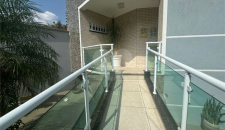 Sobrado à venda com 5 quartos, sendo 3 suítes,  em Vila Nivi, São Paulo, SP