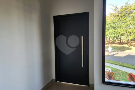 Casa à venda com 3 quartos, sendo 1 suíte, no condomínio Jd. Parque Alvorada, Araraquara - SP