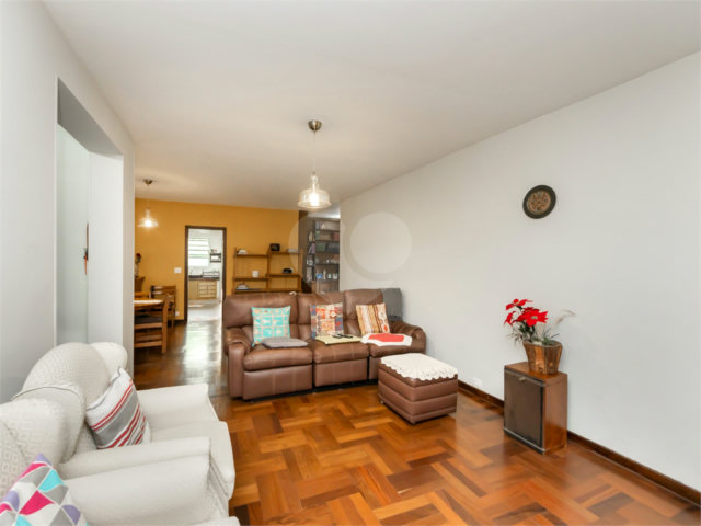 Sobrado à venda com 3 quartos, sendo 1 suíte,  em Jardim Prudência, São Paulo, SP