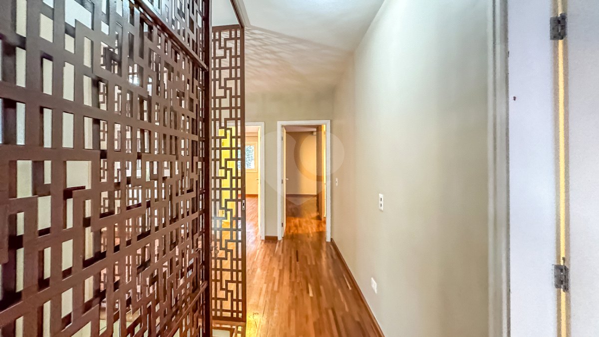 Casa à venda com 4 quartos, sendo 3 suítes, no condomínio Village Place, São Paulo - SP