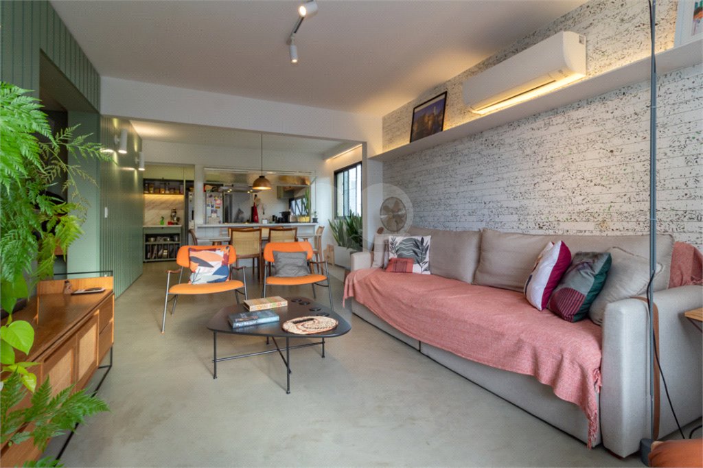 Apartamento à venda com 3 quartos, sendo 1 suíte, em Moema, São Paulo, SP