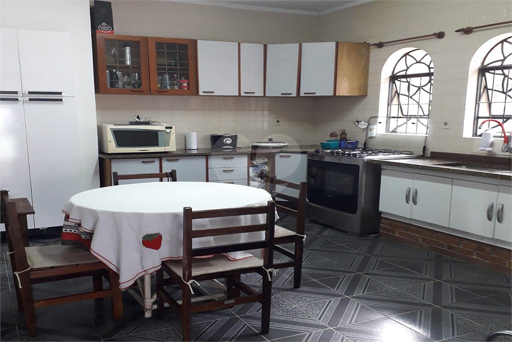 Hotel à venda com 15 quartos, sendo 4 suítes,  no Centro (canguera), São Roque, SP