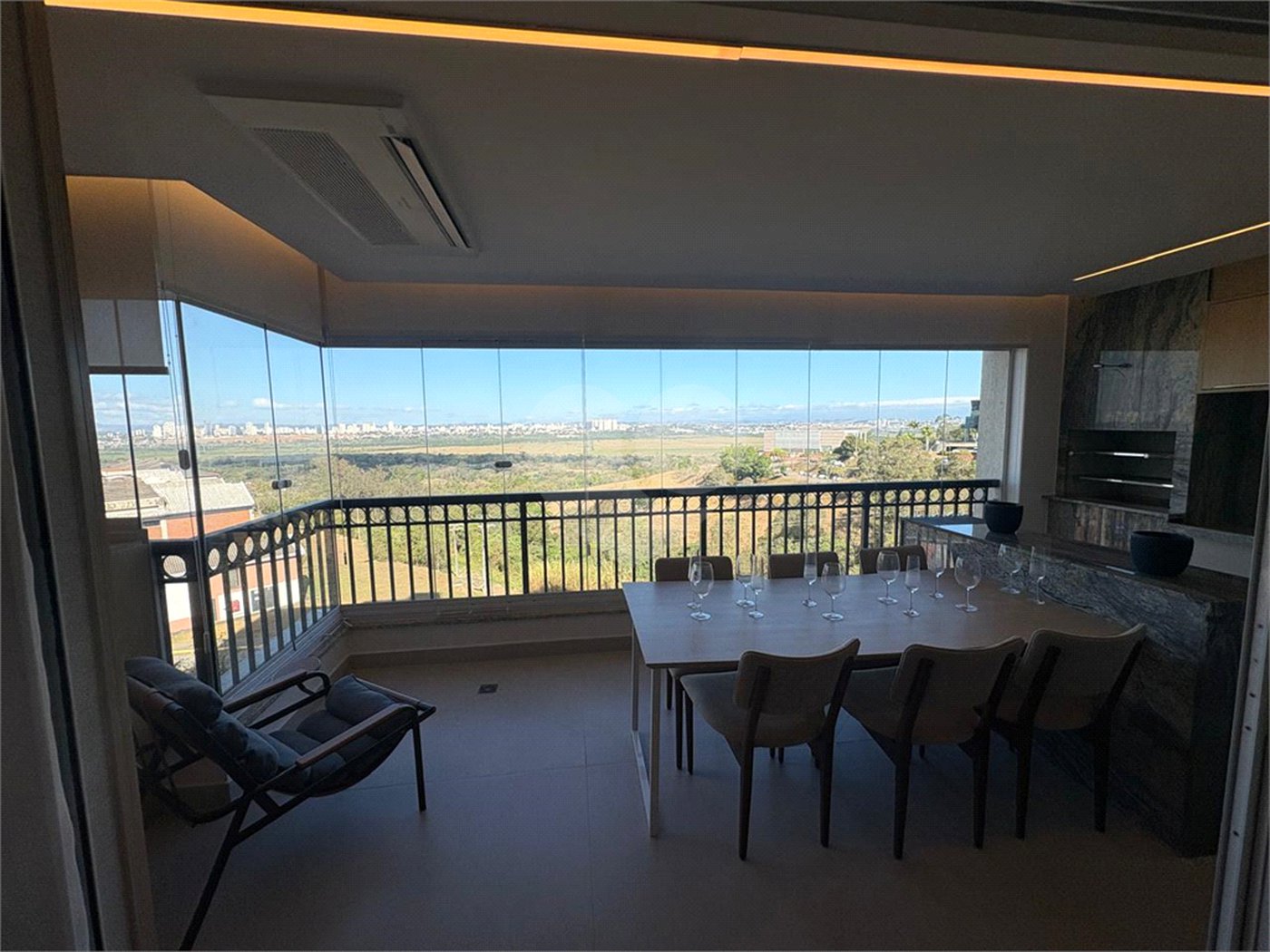 Apartamento à venda com 3 suítes em Urbanova, São José dos Campos, SP