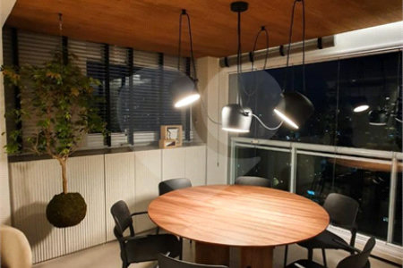Apartamento à venda com 2 suítes em Vila Olímpia, São Paulo, SP