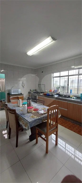 Sobrado espaçoso em São Miguel Paulista com 5 dormitórios e 5 vagas.