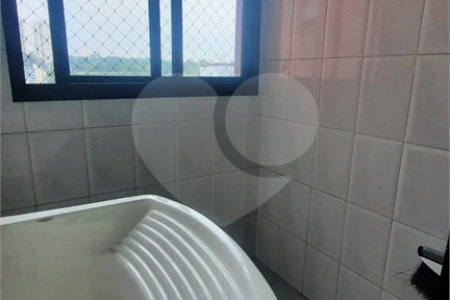 Apartamento à venda com 3 quartos, sendo 1 suíte, em Jardim Marajoara, São Paulo, SP