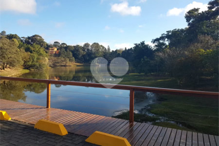 Casa à venda com 3 quartos, sendo 1 suíte, no condomínio Vale da Santa Fé, Vinhedo - SP