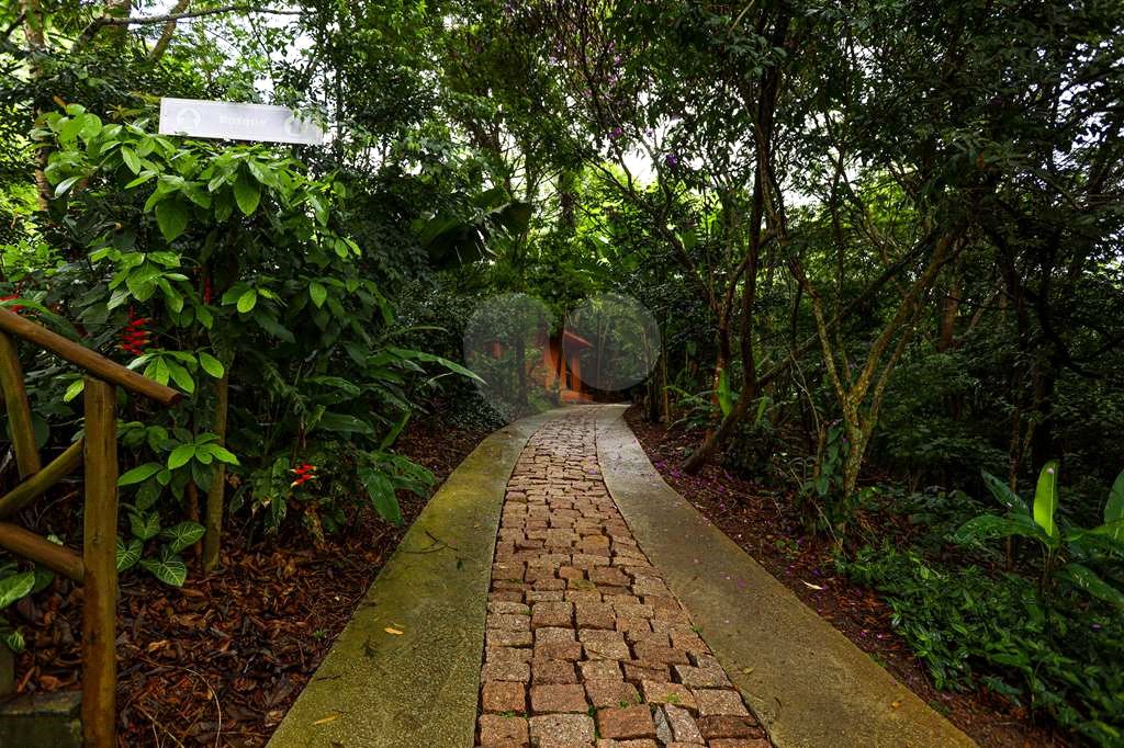 Casa à venda com 4 quartos, sendo 2 suítes,  no condomínio Granja Vianna II, Cotia - SP