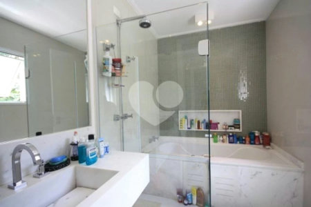 Casa à venda com 4 quartos, sendo 2 suítes, no condomínio Melbourne Residence, São Paulo - SP