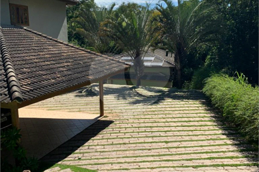 Casa à venda com 5 quartos, sendo 2 suítes, no condomínio Capela do Barreiro, Itatiba - SP