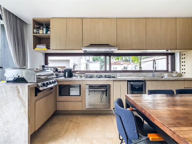 Casa de Vila à venda com 4 quartos, sendo 3 suítes,  em Vila Nova Conceição, São Paulo, SP