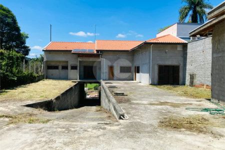Casa à venda com 3 suítes no condomínio Lagoinha, Jacareí - SP