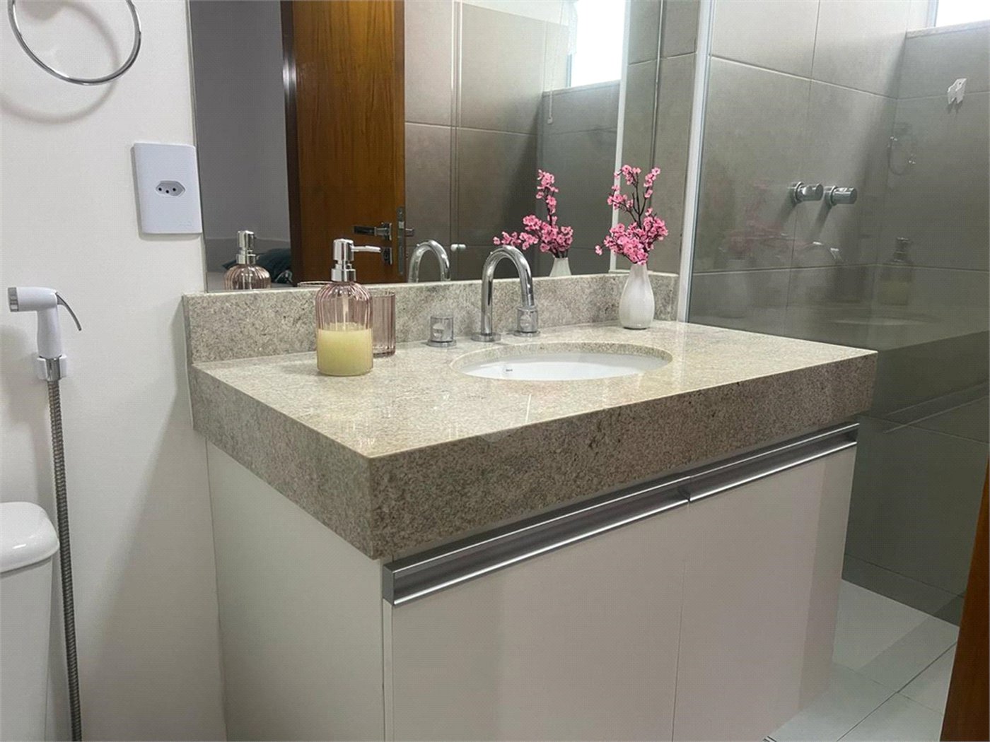 Casa à venda com 4 quartos, sendo 3 suítes,  no condomínio Residencial Toscana, Mogi das Cruzes - SP