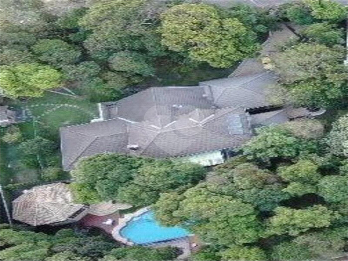 Casa à venda com 4 suítes no condomínio Alpes da Cantareira, Mairiporã - SP