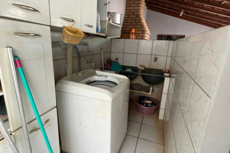 Casa à venda com 3 quartos, sendo 1 suíte,  em Jardim Primaveril, Três Lagoas, MS