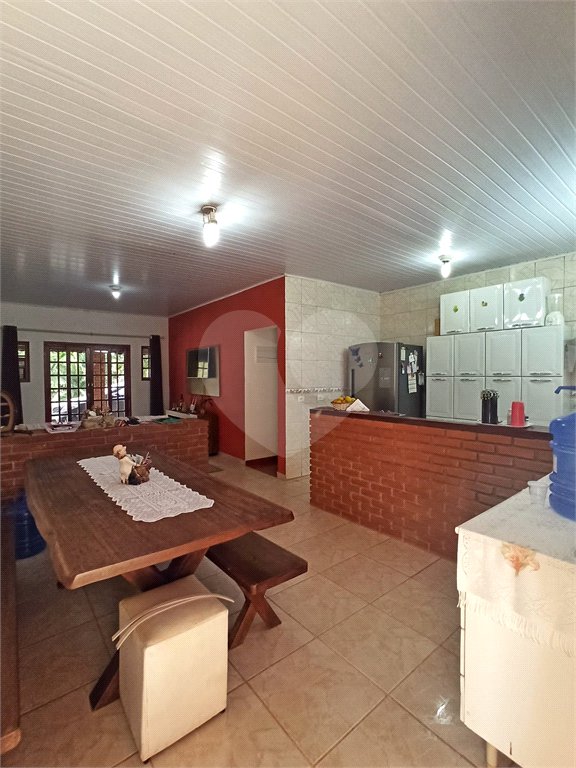 Chácara à venda com 3 quartos, sendo 1 suíte, em Vale das Flores (canguera), São Roque, SP
