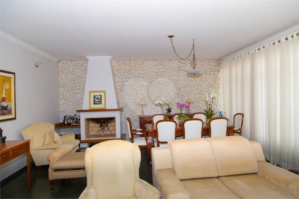 Casa à venda com 4 quartos, sendo 1 suíte, no Centro, Atibaia, SP