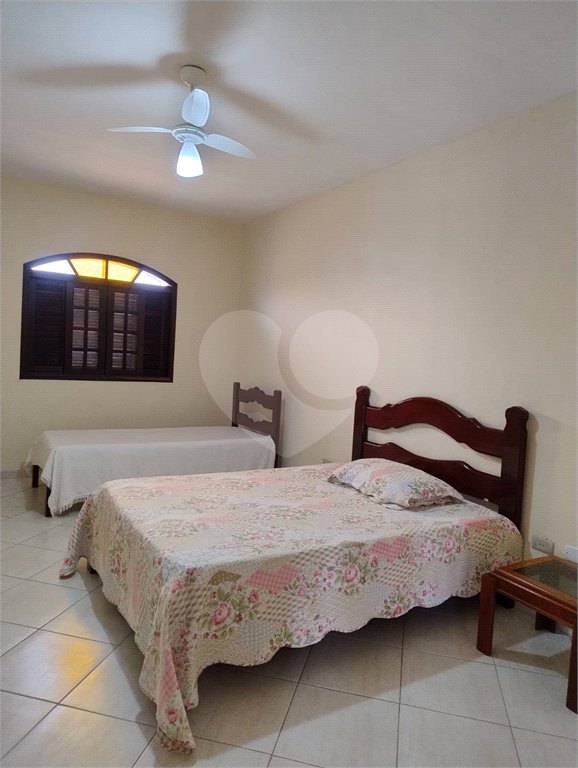 Sobrado à venda com 6 quartos, sendo 2 suítes, em Balneário Stella Maris, Peruíbe, SP