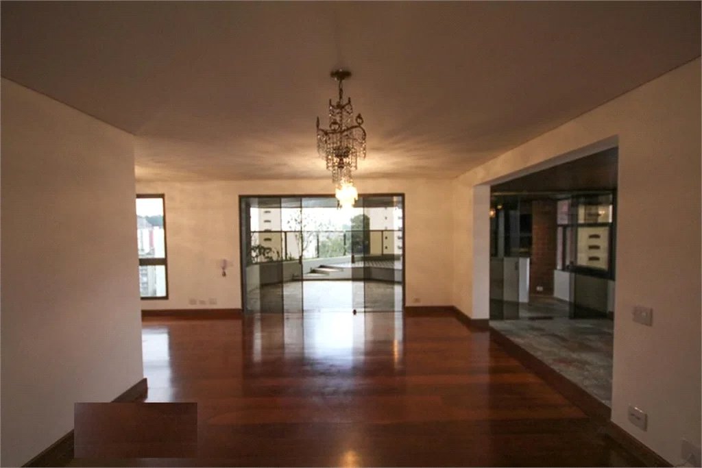 Apartamento à venda com 4 quartos, sendo 2 suítes, em Real Parque, São Paulo, SP