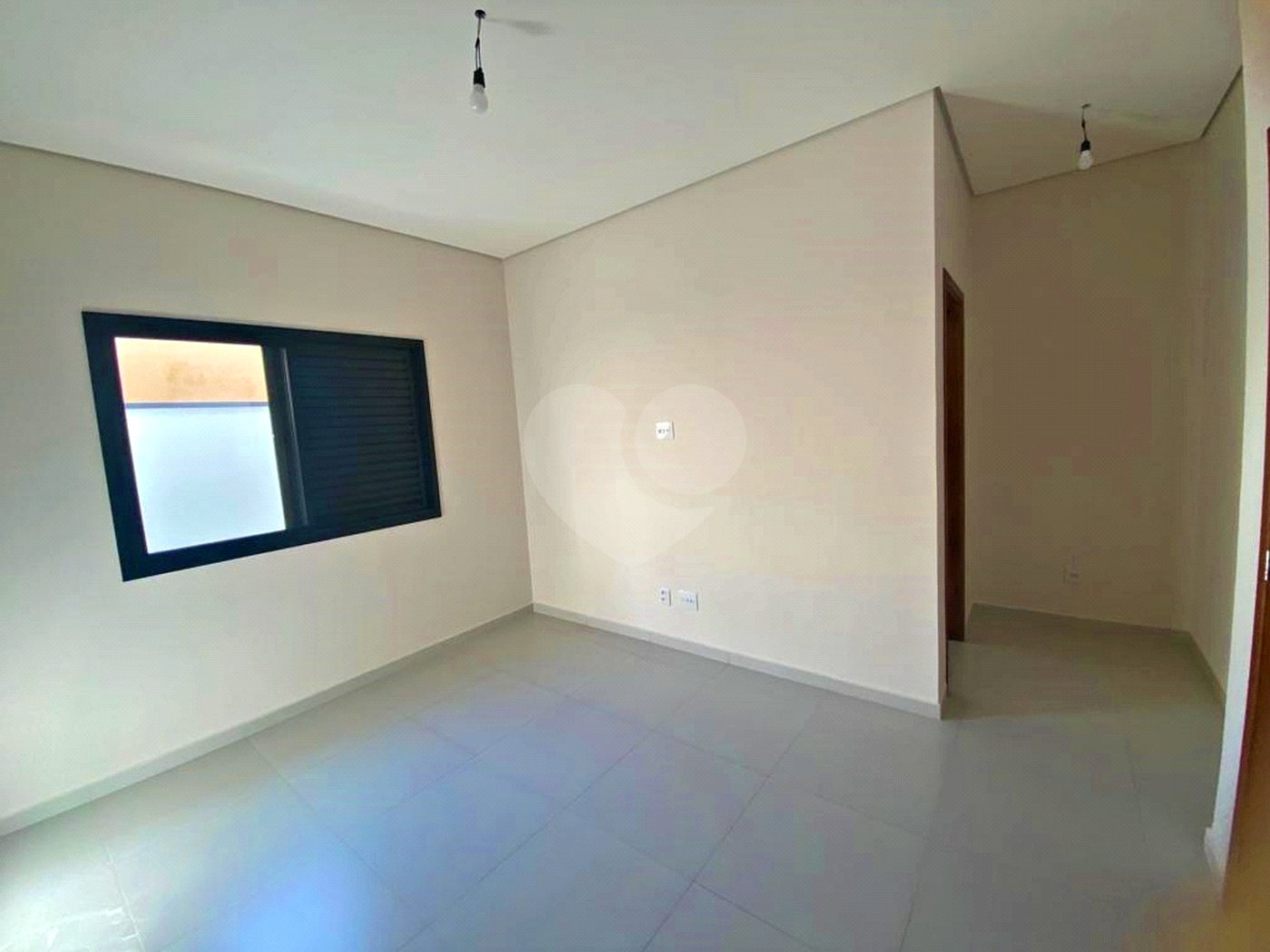 Casa à venda com 3 suítes no condomínio Santa Isabel I, Louveira - SP