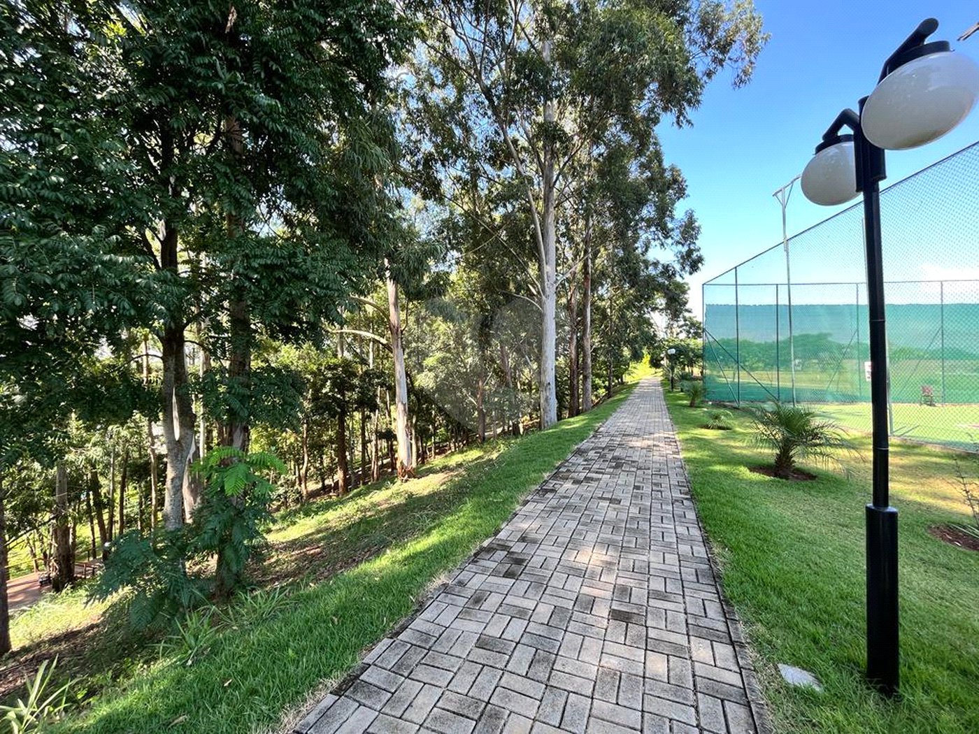 Casa à venda com 5 quartos, sendo 3 suítes, no condomínio Santa Teresa 1, Vinhedo - SP