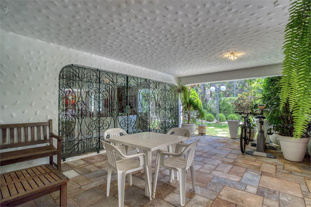 Casa Térrea à venda com 4 suítes em Jardim Cordeiro, São Paulo, SP