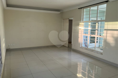 Casa Térrea à venda com 4 quartos, sendo 2 suítes, em Jardim Santa Rosália, Sorocaba, SP