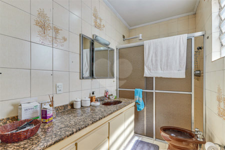 Casa Térrea à venda com 4 quartos, sendo 1 suíte,  em Jardim Prudência, São Paulo, SP