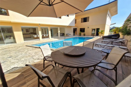 Casa à venda com 4 suítes no condomínio Villa Viana II, Cotia - SP