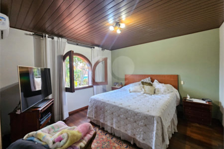 Sobrado à venda com 4 quartos, sendo 2 suítes, em Interlagos, São Paulo, SP
