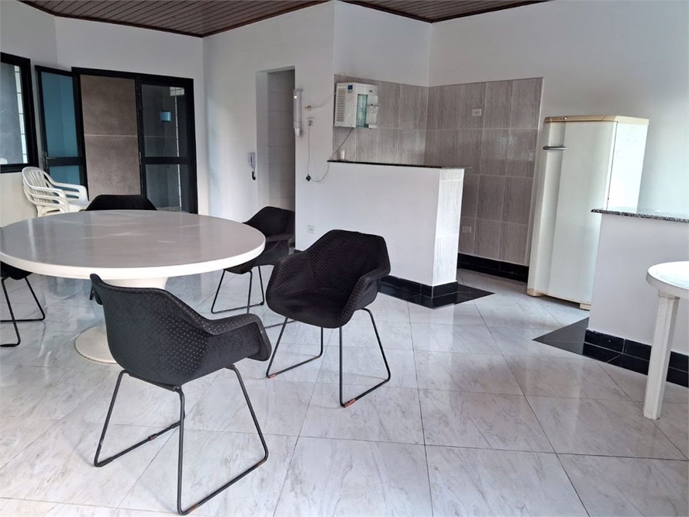 Apartamento Residencial à venda, Enseada, Guarujá - AP0900.