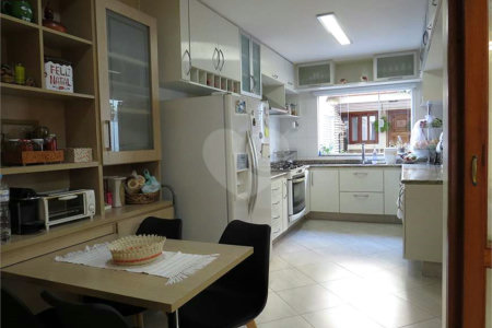 Sobrado à venda com 4 quartos, sendo 1 suíte, em Água Fria, São Paulo, SP