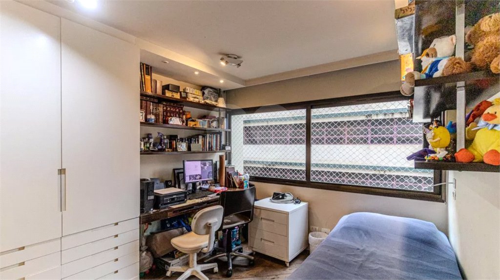 Apartamento à venda com 3 quartos, sendo 1 suíte,  em Higienópolis, São Paulo, SP