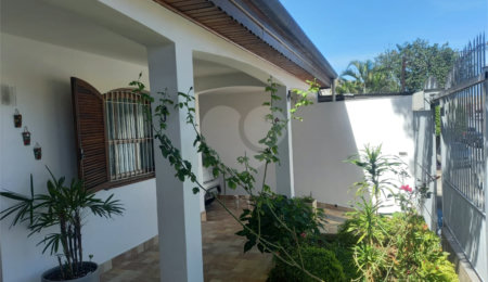Casa Térrea à venda com 3 quartos, sendo 1 suíte,  em Cidade Dutra, São Paulo, SP