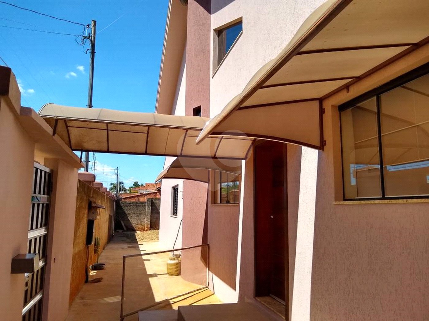 Sobrado à venda com 4 quartos, sendo 1 suíte,  em Vila Asem, Itapetininga, SP