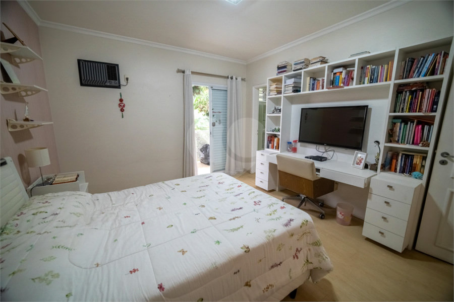 Sobrado à venda com 4 quartos, sendo 3 suítes, em Jardim São Bento, São Paulo, SP