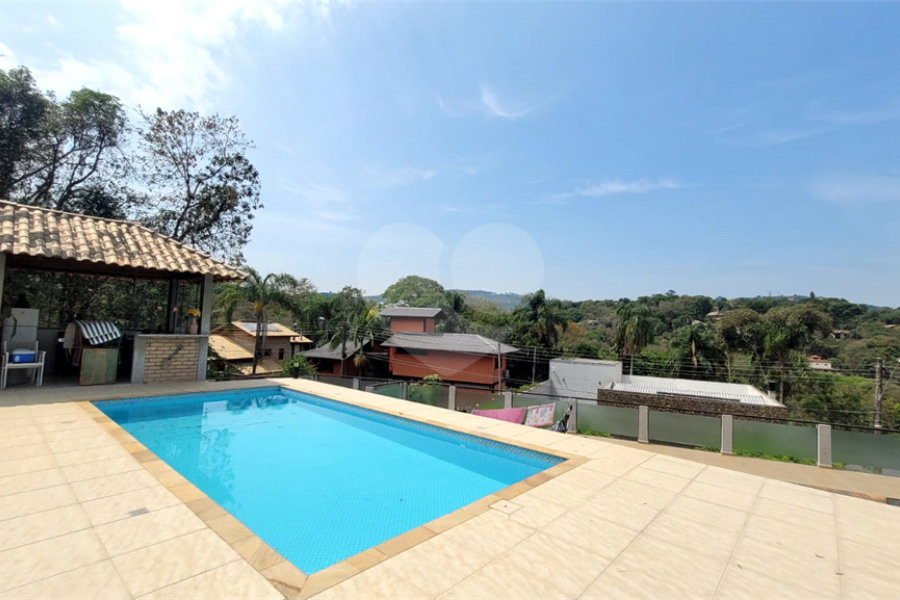 Casa à venda com 3 quartos, sendo 1 suíte, no condomínio Associação Reserva das Hortênsias, Mairiporã - SP