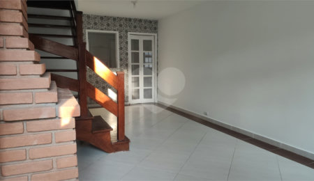 Casa à venda com 2 suítes no condomínio Village Palmas, São Paulo - SP