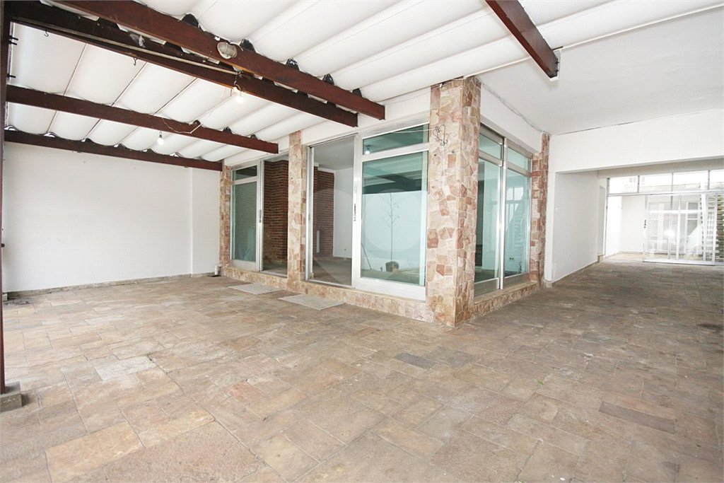 Sobrado à venda com 4 quartos, sendo 2 suítes,  em Alto da Boa Vista, São Paulo, SP