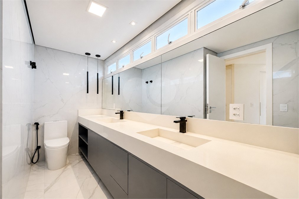 Apartamento à venda com 5 suítes em Parque Enseada, Guarujá, SP