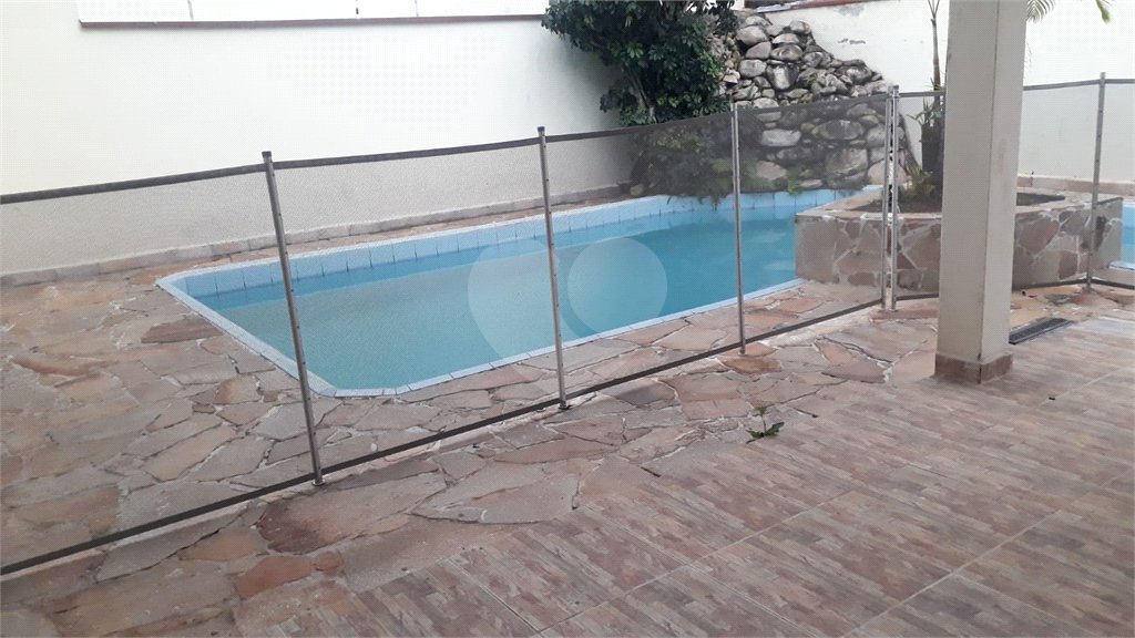 Casa à venda com 5 quartos, sendo 3 suítes,  em Vila Oliveira, Mogi das Cruzes, SP