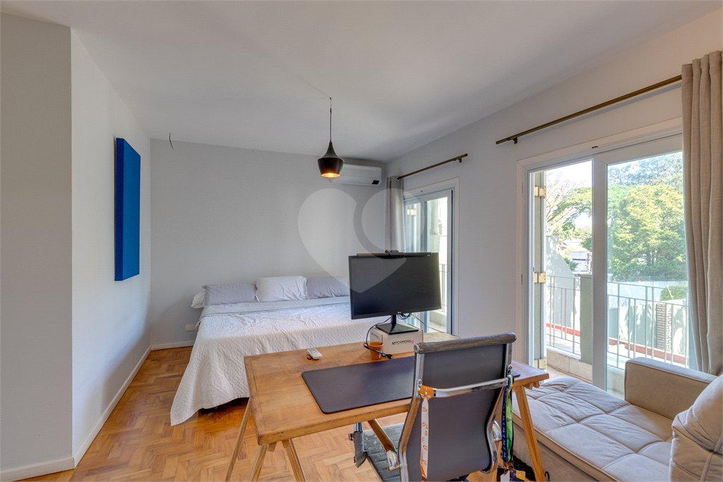 Casa à venda com 4 quartos, sendo 2 suítes,  em Alto da Boa Vista, São Paulo, SP