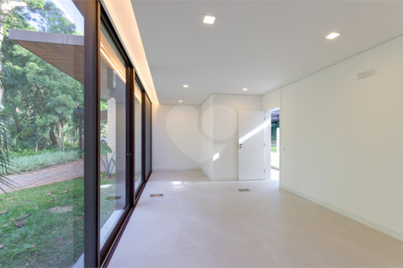 Casa à venda com 5 suítes no condomínio Chácara Flora, São Paulo - SP