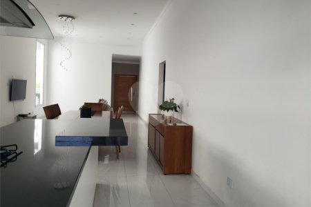 Casa à venda com 3 suítes no condomínio Residencial Veredas, Mogi das Cruzes - SP
