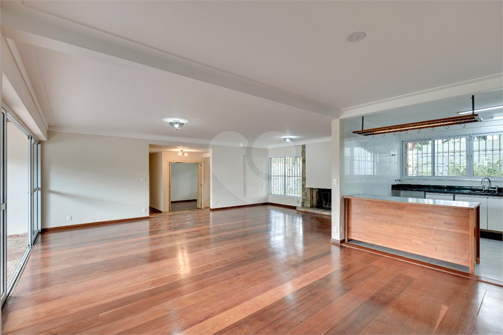 Casa de Vila à venda ou para alugar com 3 suítes em Alto da Boa Vista, São Paulo, SP