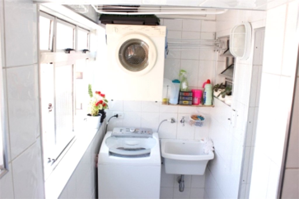 Apartamento 03 Dorm 02 Banheiros 01 Vaga na Saúde para Venda.