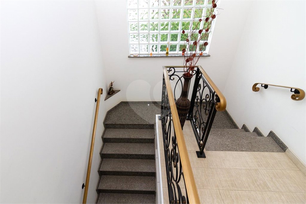 Casa Sobrado à venda com 342 m², 3 dormitórios, sendo 2 suítes, 4 vagas na Vila Mariana - São Paulo.
