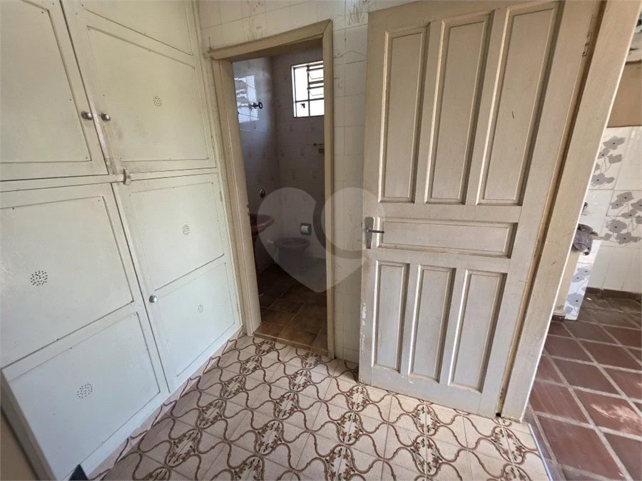 Casa térrea à venda com amplo quintal e grande potencial na Vila Nery