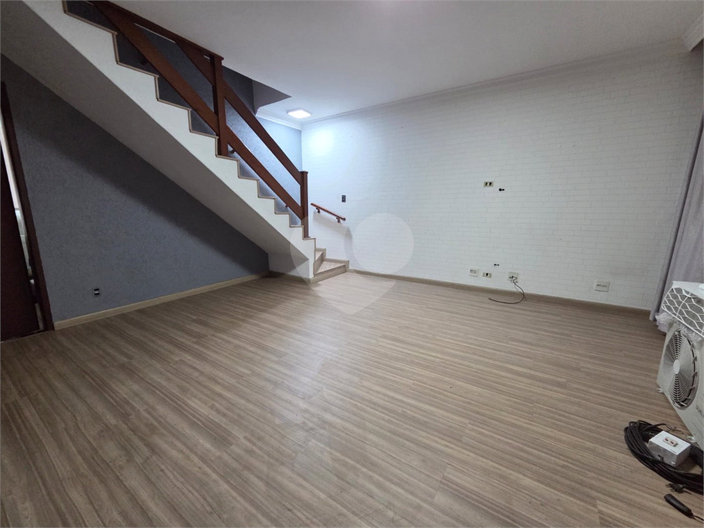 Sobrado Reformado 3 Dorms sendo 1 Suíte e 2 Vagas